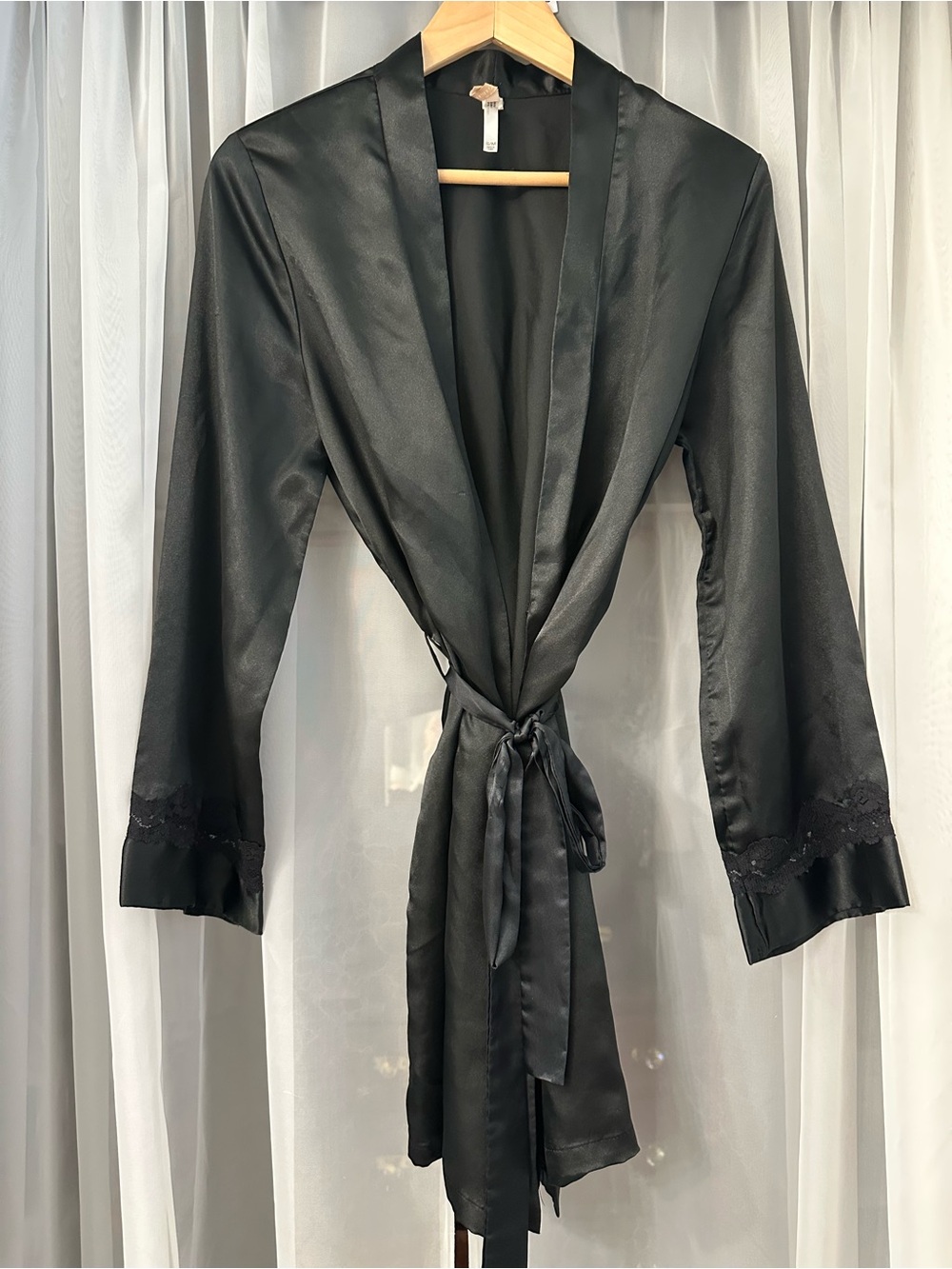 Gilligan & O’Malley black Satin Tie-Waist Robe